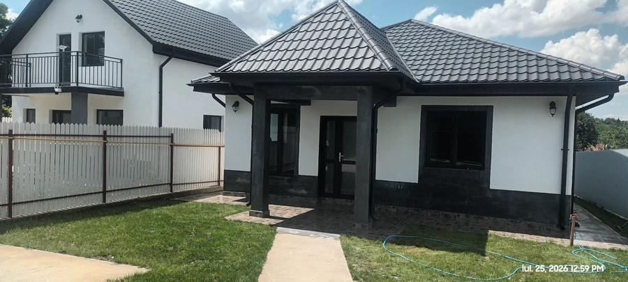 Casă cu 3 camere în Costi