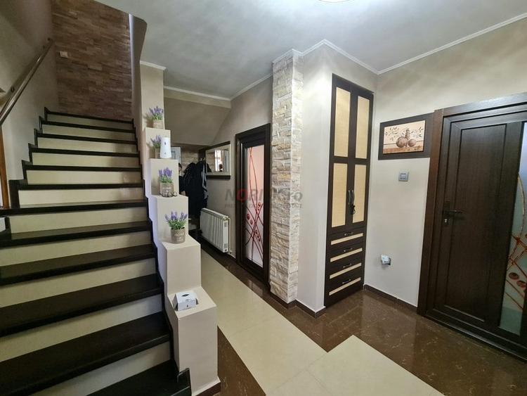Casă individuală cu 6 camere cu Piscina în Domnești