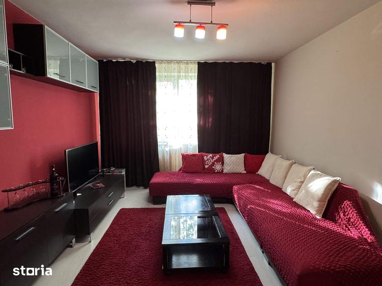 Apartament cu 3 camere semidecomandat în Central