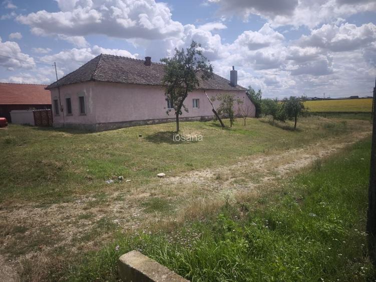 Vand sau schimb cu apartament