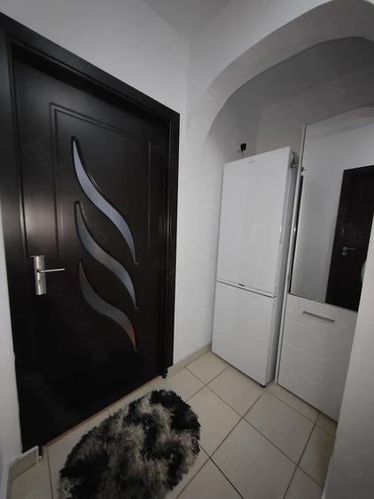 Apartament cu 2 camere semidecomandat în Craiovei