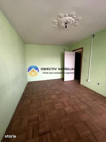 Apartament cu 3 camere decomandat în Est