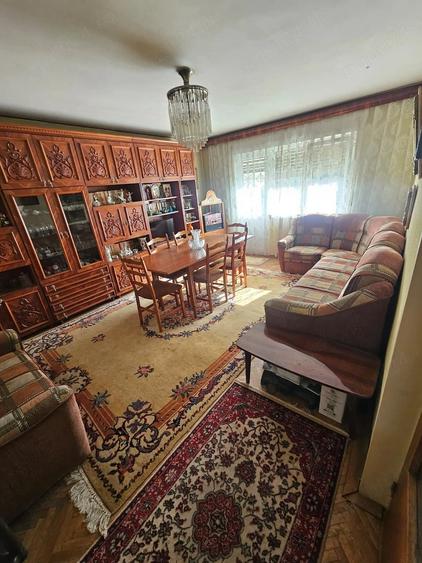 Apartament cu 4 camere decomandat în Central