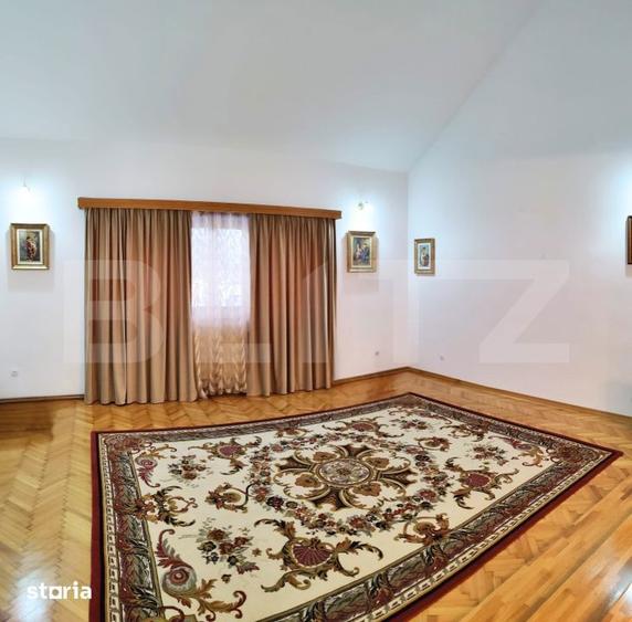 Casă cu 10 camere cu Teren 1178 Mp în Micro 6