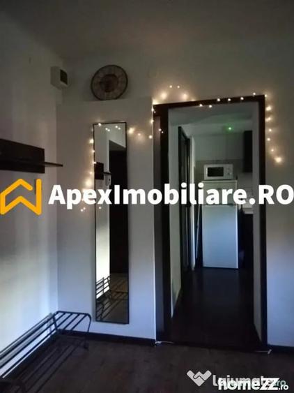 Garsonieră decomandată în P-ța Romană