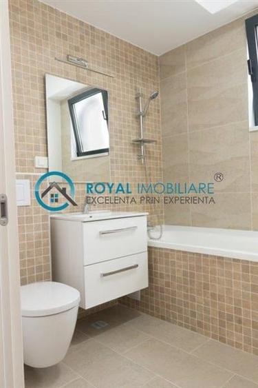 Penthouse cu 3 camere decomandat în Republicii
