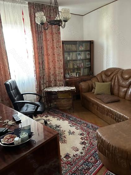 Apartament cu 4 camere decomandat în Central