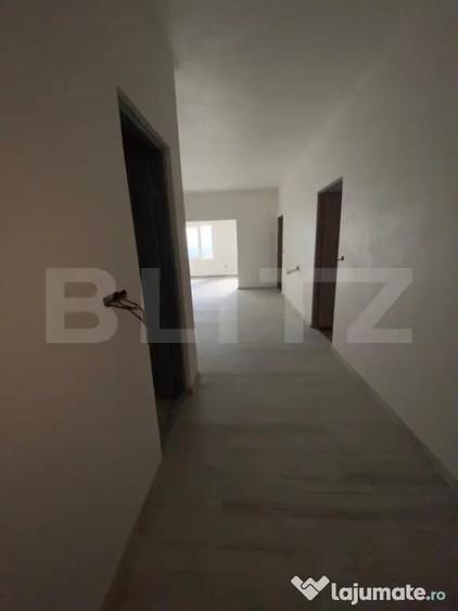 Apartament cu 5 camere decomandat, mobilat în Decebal