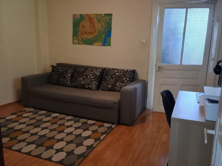 Apartament cu 3 camere decomandat în Calea Victoriei