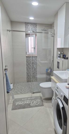 Apartament cu 3 camere decomandat în Lotrioara