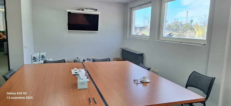 Birou, de 430 mp, în P-ta Presei Libere