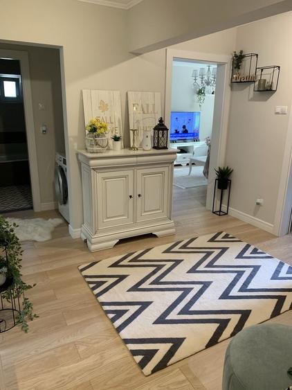 Apartament cu 4 camere decomandat în Central