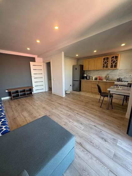 Apartament cu 3 camere semidecomandat în Drumul Taberei