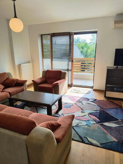 Apartament cu 3 camere semidecomandat, mobilat în Străulești