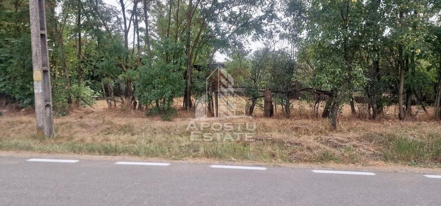 Teren Construcții intravilan de 556 mp, în Est