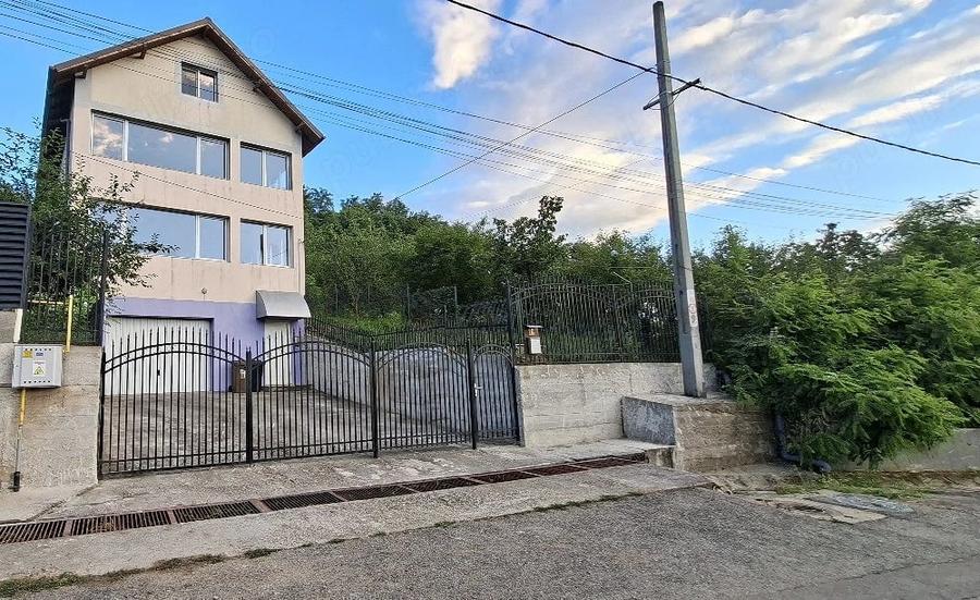 Casă cu Teren 460 Mp în Central
