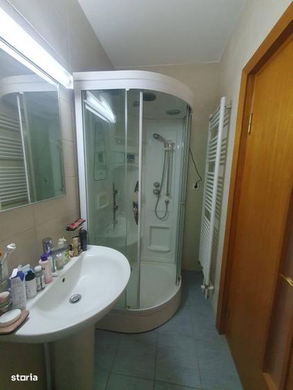 De vanzare Apartament 3 camere -Complex Vega, Strada Tecuci - 11