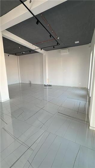 Spațiu comercial, de 230 mp, în Șelimbăr