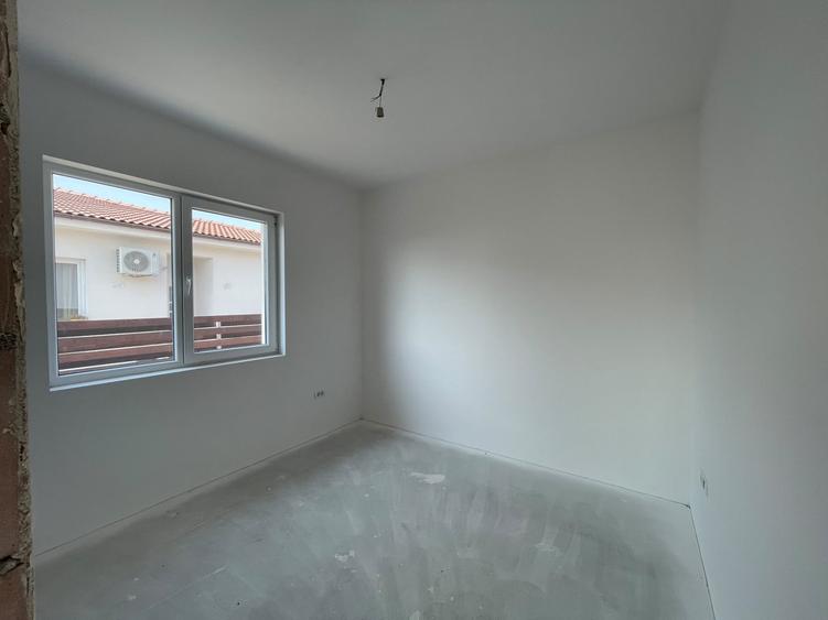 Duplex cu 4 camere cu Canalizare în Moșnița Nouă