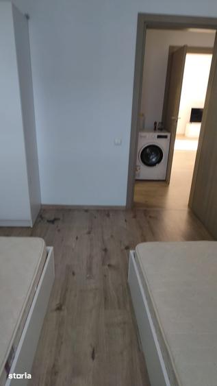 Apartament cu 4 camere semidecomandat în Băneasa