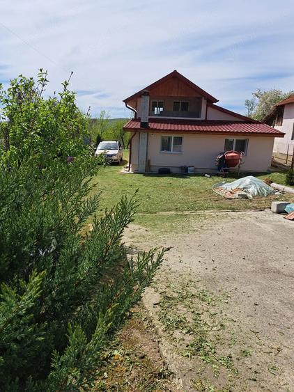 Casă cu Teren 2800 Mp în Rădești