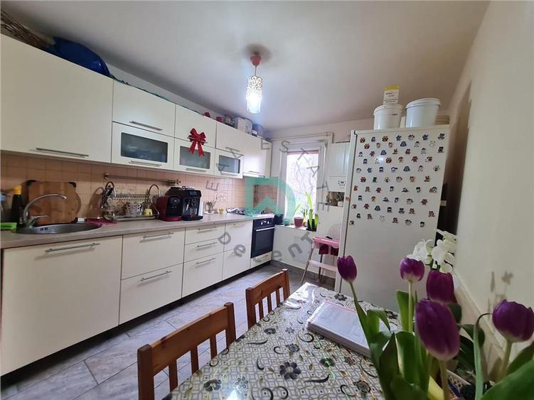 Apartament cu 3 camere decomandat, mobilat în Craiter
