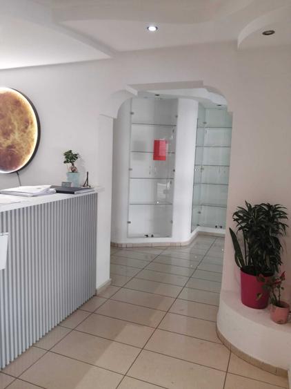 Spațiu comercial, de 70 mp, în Stana
