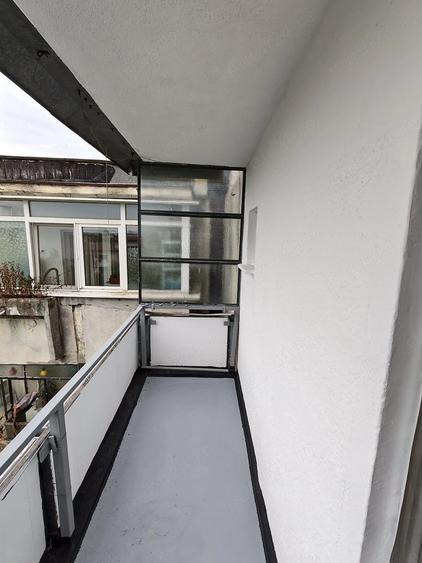Apartament cu 3 camere decomandat în Democrației