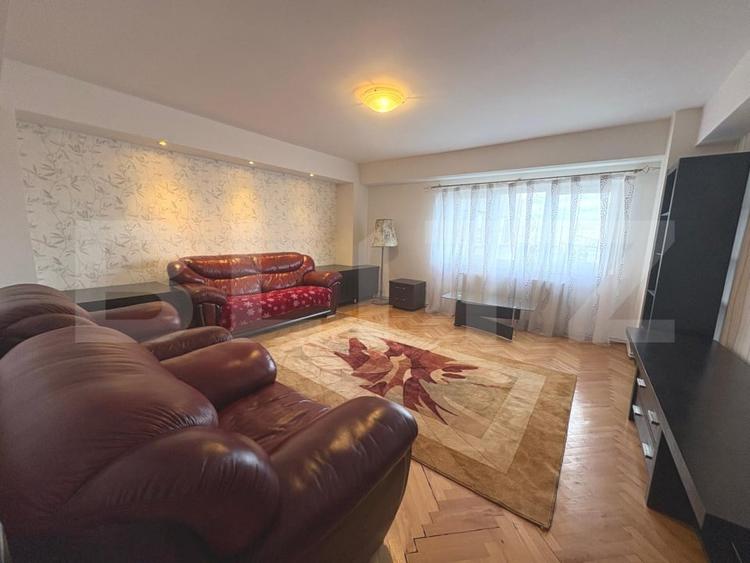 Apartament cu 4 camere decomandat, mobilat în Semicentral