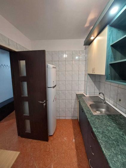 Apartament cu 3 camere decomandat în Brâncoveanu