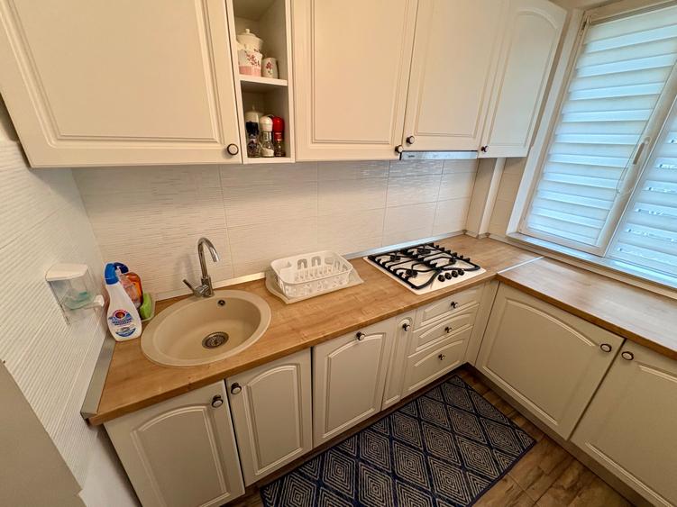 Apartament cu 3 camere semidecomandat în Drumul Taberei
