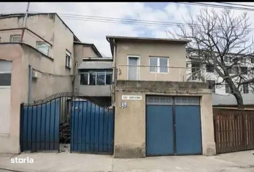 Casă cu 6 camere cu Canalizare în Militari