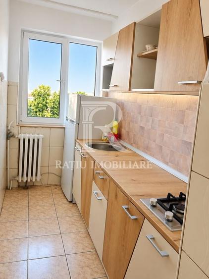 Apartament cu 2 camere semidecomandat, mobilat în Calea Aradului