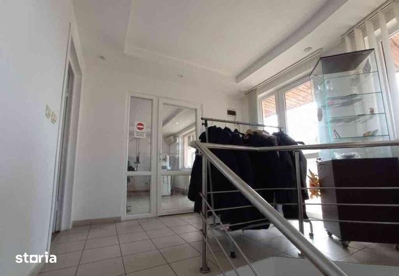 Casă cu 7 camere cu Teren 250 Mp în Vitan