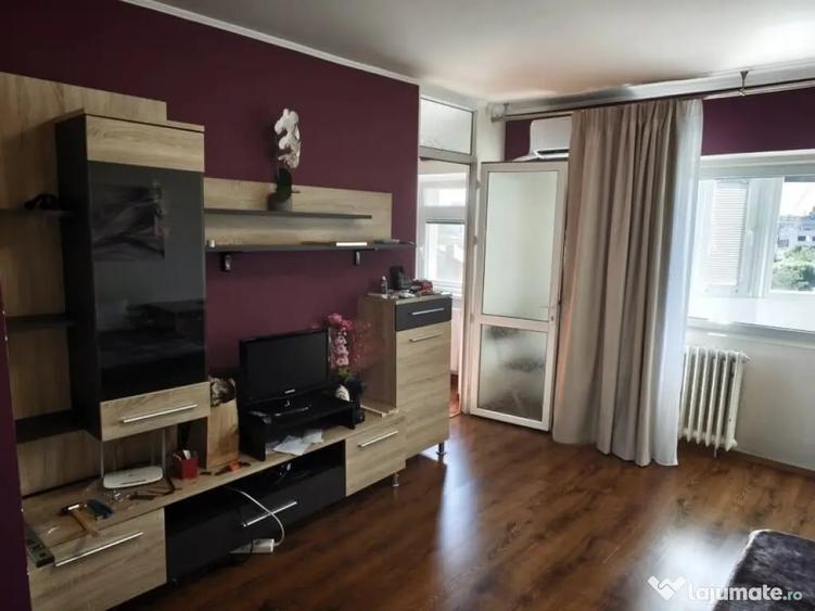 Garsonieră decomandată în Muncii