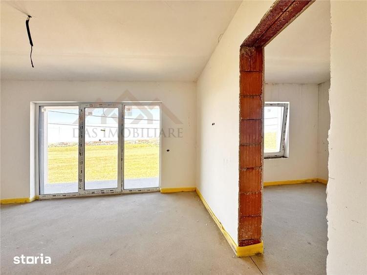 Casă cu 6 camere cu Teren 460 Mp în Recea