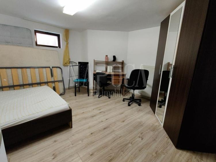 Casă individuală cu 11 camere cu Canalizare în Zorilor