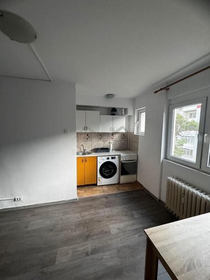 Apartament cu 2 camere nedecomandat în Podu Roș