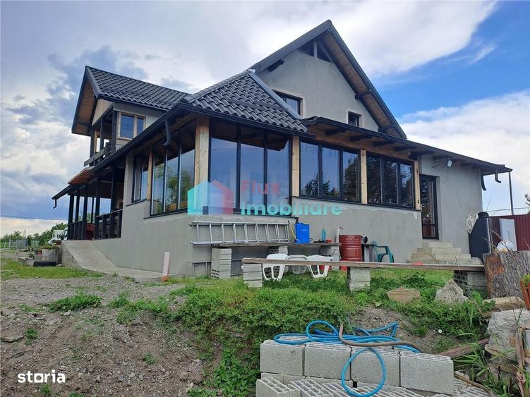 Casă cu 4 camere cu Teren 10000 Mp în Fântâna Mare