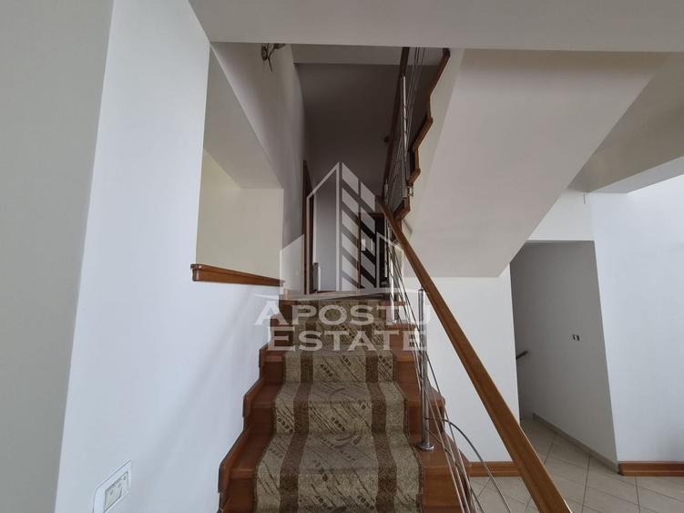 Casă individuală cu 6 camere cu Canalizare în Grădiște