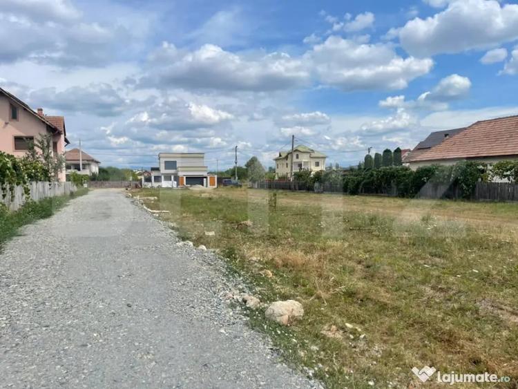 Teren de 1502 mp, în Primăverii