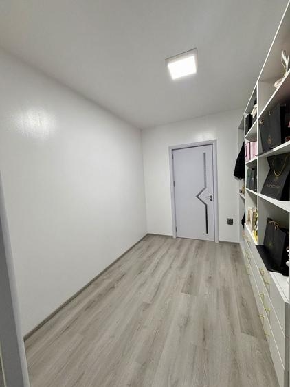 Casă cu 3 camere în Moara Vlăsiei