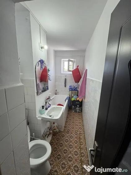 Apartament cu 2 camere semidecomandat în Km 4
