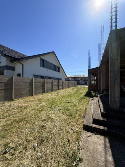 Casă cu 4 camere cu Teren 748 Mp în Dumbrăvița