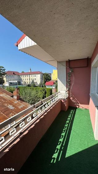 Casă cu 10 camere cu Teren 484.66 Mp în Bistrița Lac