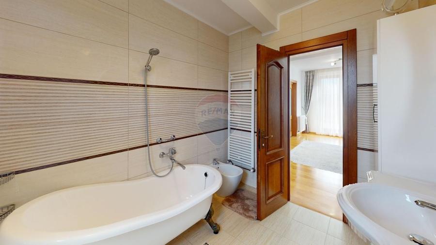 Casă individuală cu 5 camere cu Teren 1132 Mp în Cisnădioara
