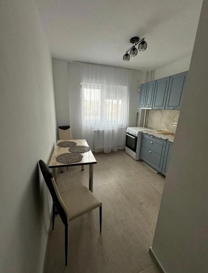 Apartament cu 2 camere semidecomandat, mobilat în Rahova
