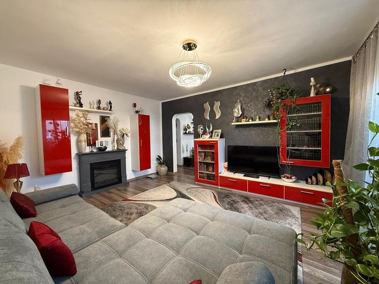 Apartament cu 4 camere semidecomandat, mobilat în Mihai Bravu
