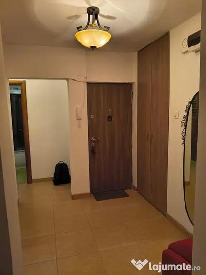 Apartament cu 3 camere decomandat în Lacul Tei