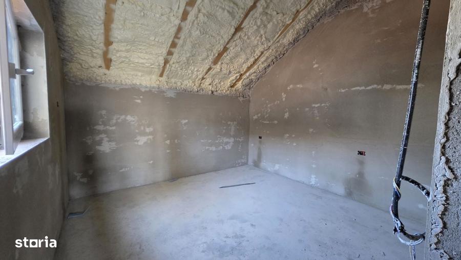 Casă cu 4 camere în Sânandrei